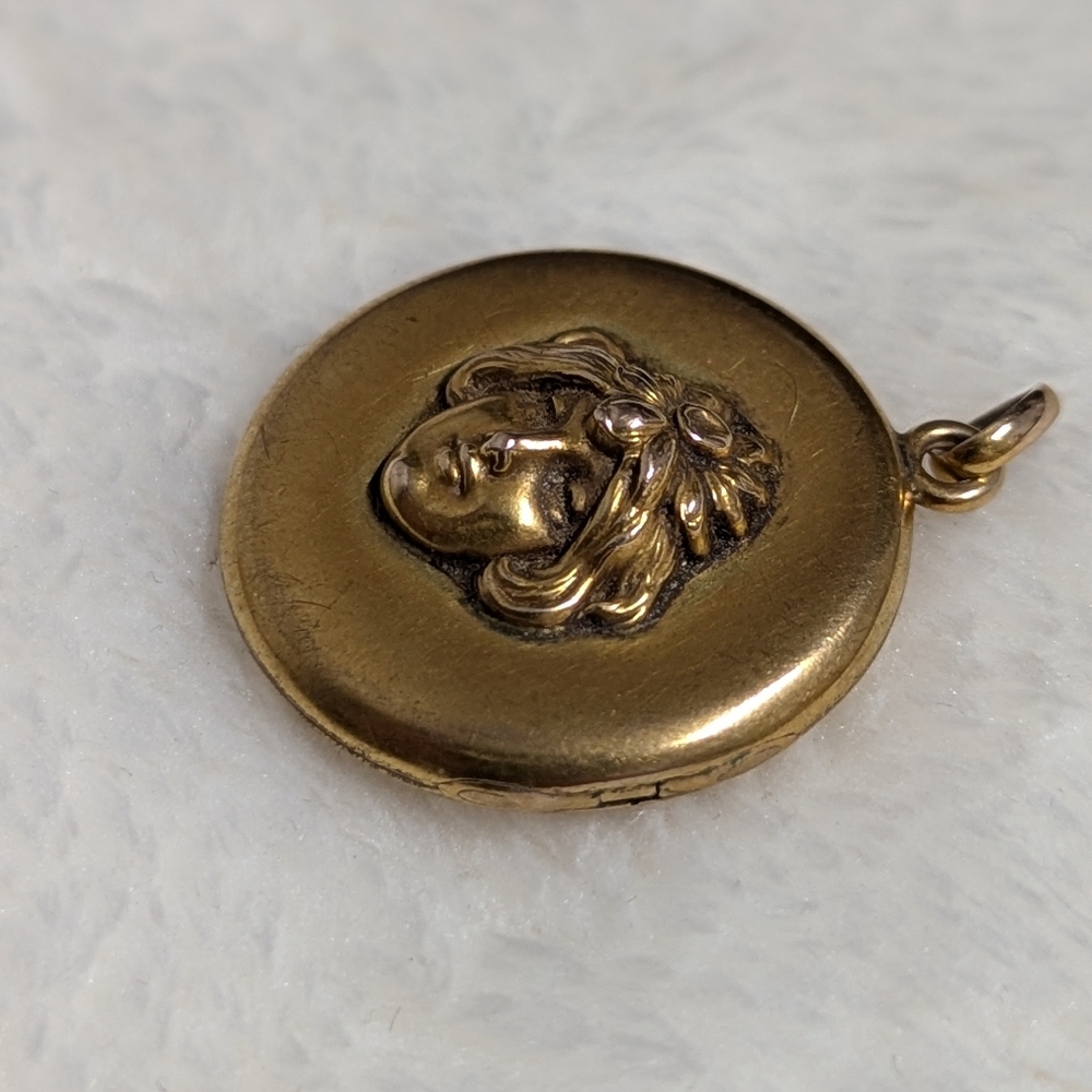 Antique Gold filled Locket Pendant with Artistic Face Design - Picture 5 of 5